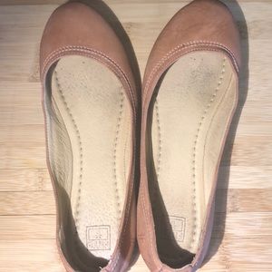 frye carrie leather flat
